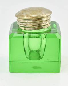 lot 217 image: Vintage Glass Inkwell in Green
