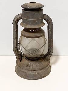 lot 105 image: Vintage Dietz D-Lite No. 2 Railroad Lantern