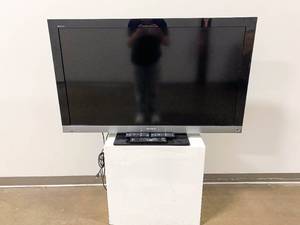 lot 8 image: Sony KDL-46EX500 Widescreen TV