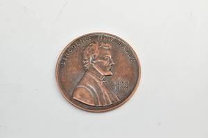 lot 178 image: Large Penny Souvenir from Lincolns New Salem