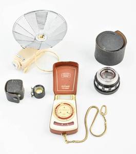 lot 99 image: Group of 4 Vintage Camera Accessories