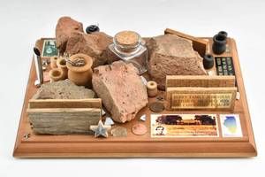lot 168 image: Berry Family Homestead Desk Set