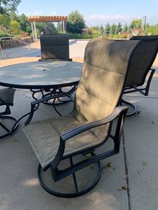 lot 4 image: Round Patio Table with Chairs