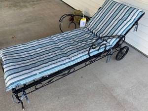 lot 8 image: Retro Black Wrought Iron Adjustable Pool Patio Chaise Lounge Chair