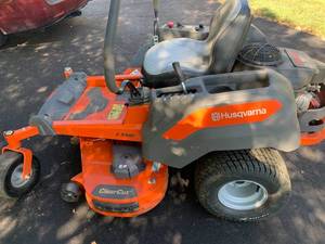 lot 10 image: Husqvarna Zero Turn Mower