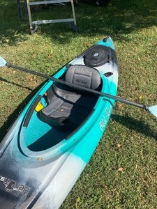 lot 11 image: Old town kayak