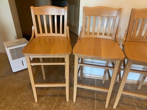 lot 21 image: Wood Barstools