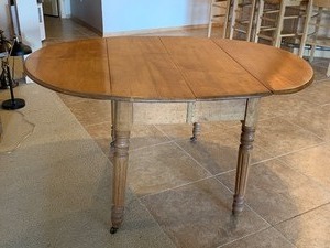 lot 31 image: Dropleaf Oval Table