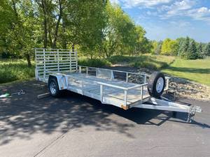 lot 5 image: 14 Foot Aluminum Trailer
