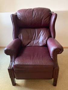 lot 27 image: Reclining Barcalounger
