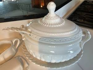 lot 109 image: Tureen, Gravy Boat, Butter Dish