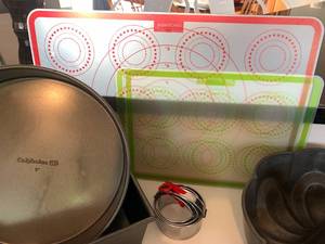 lot 110 image: Calphalon Baking Pans