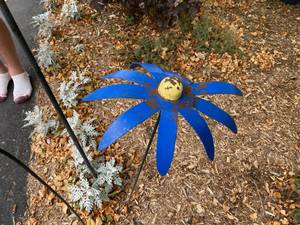 lot 115 image: Garden Decor