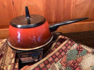 lot 155 image: Retro Party Fondue