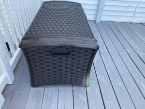 lot 158 image: Deck Box