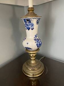 lot 190 image: Metal and Porcelain Table Lamp