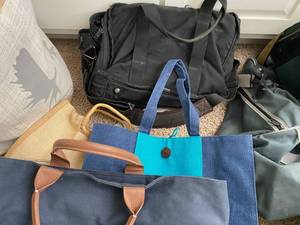 lot 215 image: Miscellaneous Bags