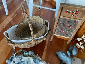 lot 228 image: Outdoor Decor