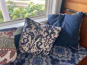 lot 248 image: Decorator Designer Toss Pillows