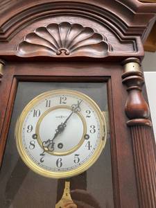 lot 253 image: Howard Miller Wall Clock