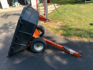 lot 17 image: Husqvarna Swivel Dump Cart