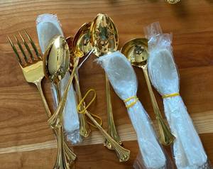 lot 204 image: International 24K Gold Electroplate 66 piece Flatware Set