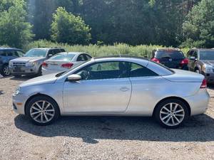lot 9 image: 2012 Volkswagen EOS Komfort Sulev - 2 OWNERS