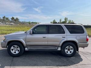 2002 Toyota 4Runner SR5 - 4X4