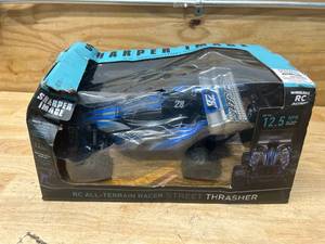 lot 71 image: SHARPER IMAGE RC- ALL-TERRAIN RACER STREET THRASHER