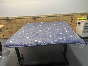 lot 40 image: Navy Starry Sky Japanese Floor Futon Mattress, Tatami Floor Mat Portable Camping Mattress Kids Sleeping Pad Foldable Roll Up Floor Lounger Couch Bed, King Size