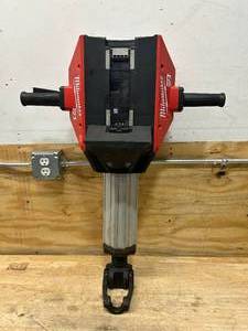 lot 5 image: MILWAUKEE MX FUEL Lithium-Ion Cordless 1-18 in. Breaker (Tool Only)