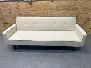 lot 98 image: CouchDaybed