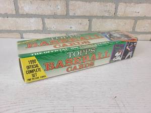 lot 71 image: 1990 Topps Baseball Card Complete Set - Sealed