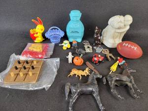 lot 84 image: Assorted Vintage Toys, Coin Banks and Games