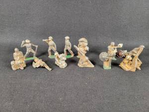 lot 87 image: (12) Vintage Lead WW1 Toy Soldiers - MANOIL and More