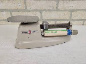 lot 107 image: Vintage Pitney Bowes Postage Balance Scale