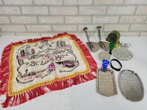 lot 114 image: Lot of Assorted Vintage Items
