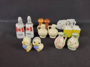 lot 141 image: Assorted Vintage Sets of S&P Shakers