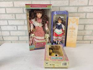 lot 229 image: Collection of Dolls