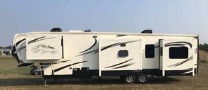 lot 1 image: 2016 Heartland Big Country 42 5th-Wheel Camper