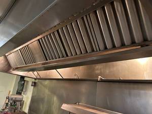 lot 9 image: Stainless Steel Commercial KitchenRestaurant Exhaust Hood With Ballasts - 60D x 22H x 144W