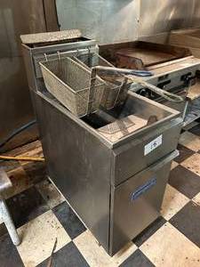lot 18 image: Imperial LP Deep Fryer - 16W x 37H x 31D - Working Condition