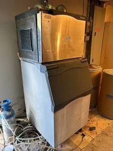 lot 71 image: Scotsman Prodigy Ice Making Machine - 30W x 28D x 75H - Working Condition