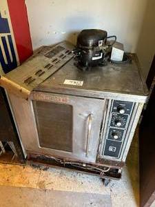lot 73 image: Blodgett LP Oven - 30W x 26D x 38H - Untested