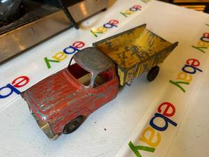 lot 95 image: Antique Metal Dump Truck Toy