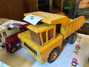 lot 96 image: Antique Metal Tonka Dump Truck with Farm Toys