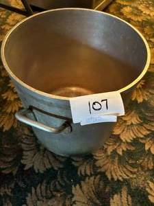 lot 107 image: Lot of One 15 x 15 Aluminum Stock Pot