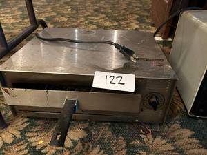 lot 122 image: 110V Pizza Oven - Working Condition
