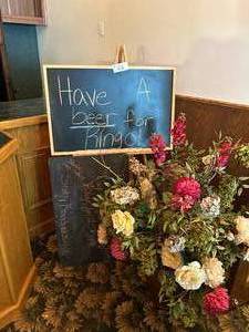 lot 163 image: Flowers & Chalk Sign Decoration Lot