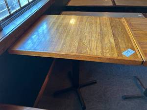 lot 177 image: Pure Hardwood Table 42 W 32D 41H